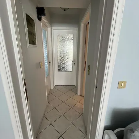 Atrium Apartment *